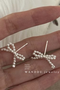 Trendy Pearl Stud Earrings for Women - Lightweight Luxury High-End Ear Accessories, Elegant and Sophisticated Jewelry 2024