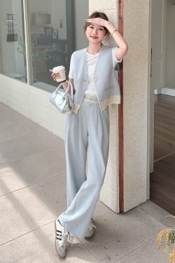Trendy Spring Three-Piece Casual Suit: Blue Vest and Wide-Leg Pants OOTD Outfit for a High-End Look