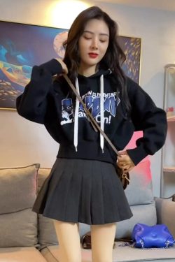 Trendy Women's Loose Long Sleeve Sweatshirt for Autumn Winter 2024 - Short Style, Perfect for Petite Fashion Lovers