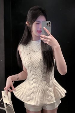 Twisted White Wool Sweater Vest for Women - Winter Heavy Industry Knit with Waist-Cinching & Flared Hem - Y2K Style