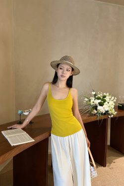 U-Neck Slim Fit Tank Top with Chest Pad - Trendy Town Style, Perfect for 90s and Y2K Fashion Enthusiasts