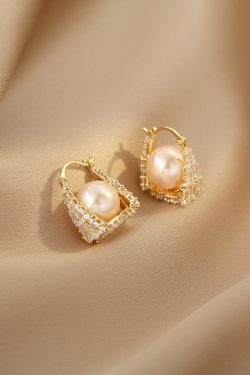 Unique Geometric Hollow Pearl Earrings for Women - 2024 Light Luxury High-End Ear Clips