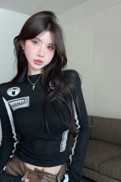 Unique Letter Print Black and White Color Block Long Sleeve T-Shirt for Women - Slim Fit Elegant Autumn Style