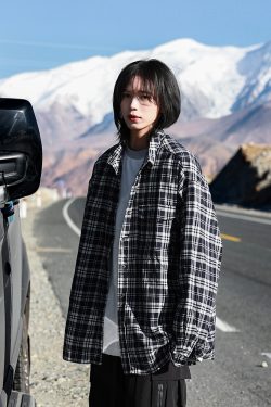 Unisex Black and White Checkered Shirt Jacket - Versatile American Retro Loose Style for Spring and Autumn, Trendy Fashion Statement