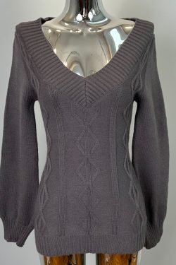 V-Neck Chest-Enhancing Cable Knit Sweater for Women - Slim-Fit, Waist-Cinching Pullover for Autumn & Winter, Niche Aesthetic Fashion
