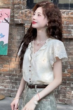 V-Neck Lace Short Sleeve Shirt for Women - Stylish Hepburn Style Summer Top, Light Luxury, Age-Reducing French Niche Fashion