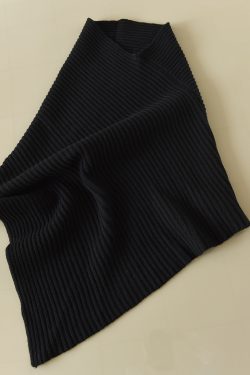 Versatile Black All-Wool Shawl Cape - Heavy Thick-Textured Warm Scarf for a French Artistic Atmosphere