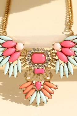 Versatile Exaggerated Gemstone Short Necklace for Women, Textured Clavicle Chain, Personalized Fashion Accessories