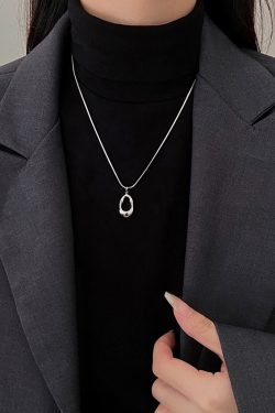 Versatile Minimalist Clavicle Necklace with Water Drop Pendant - Layered Cold Style High-End Chain Neck Accessory