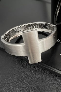 Versatile Women's Open Design Cross Bracelet - Light Luxury Niche Style for Summer Fashion, Understated Elegance