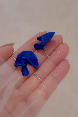 Vintage Blue Earrings with Unique Design, Minimalist Mosquito Coil Ear Clips, Flattering to Complexion, Versatile Fashion Accessory