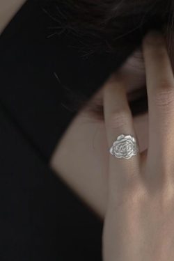 Vintage Carved Petal Ring for Women - Niche Design, Light Luxury Tail Ring, 2024 Exquisite High-End Jewelry
