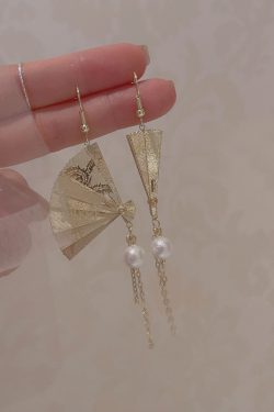 Vintage Chinese-Style Pearl Tassel Folding Fan Clip-On Earrings for Women, Hanfu Long Earrings, National Style, Retro Fashion