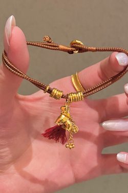 Vintage Chinese-Style Red Tassel Necklace - Small Horse Clavicle Chain, High-End Niche Jewelry for Sweaters