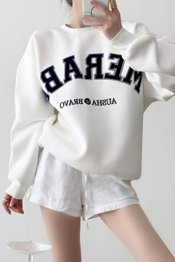 Vintage Drop Shoulder Casual Sweatshirt for Women with Patch Embroidery, Round Neck Pullover - Perfect for Spring and Autumn Fashion