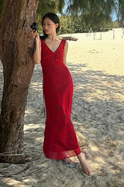 Vintage Floral Print Red Spaghetti Strap V-Neck Dress for Women – Elegant Summer Style, Waist-Cinching Long Dress, 90s Inspired