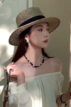 Vintage French Hollowed-Out Flat-Brimmed Straw Jazz Hat for Women - Ideal for Beach Vacations, Sun Protection, and Photo Shoots