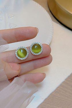 Vintage Green Cat's Eye Stone Earrings for Women - High-End Light Luxury Round Design, Fresh Niche Style Gift
