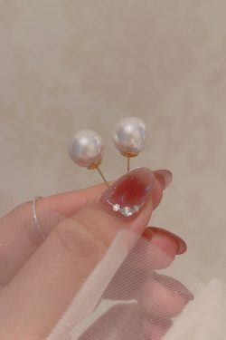 Vintage High-End Large Pearl Ear Studs for Slimming Face in Classic Hong Kong Style - Trendy Blogger Inspired Ear Clips