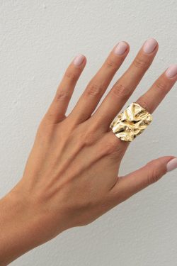Vintage Irregular Glossy Rectangular Ring - Exaggerated Pleated Hand Accessory for European and American Style Fashion