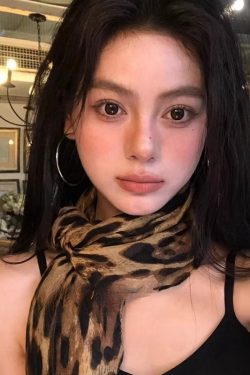 Vintage Leopard Print Silk Scarf - High-End Thin Shawl for Spicy Millennial Style, Chic Personality Accessory