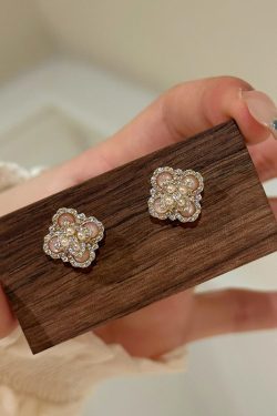 Vintage Pink Chalcedony Four-Leaf Clover Earrings - Retro Sparkly Design, Versatile High-End Jewelry for Women