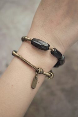 Vintage Retro Black Sandalwood Bracelet - Non-Fish Home曲尾花 Design, Simple Style Fashion Accessory for Men and Women