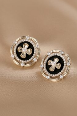 Vintage Retro Palace Style Pearl Flower Metal Stud Earrings - Niche Light Luxury High-End Women's Jewelry