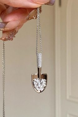 Vintage Silver Shovel Necklace - Exquisite High-End Collarbone Chain Accessory for Women, Fashionable & Versatile