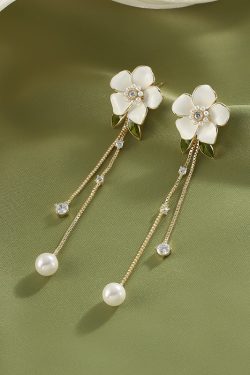 White Camellia Flower Earrings for Women, Long Tassel Design, Light Luxury High-End Style, Perfect for Round Faces, 2023 Trend
