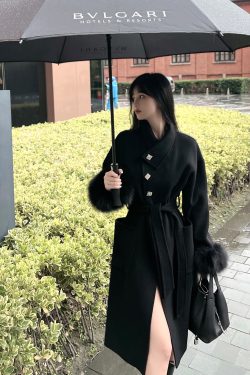 White Double-Sided Wool Coat for Women, Stylish Unique Winter Coat with Fox Fur Trim, Perfect for Petite Fashion Lovers