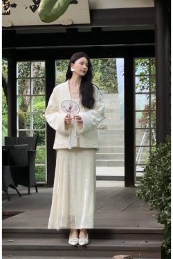 White High-Waisted Lace Half Skirt for Women - Vintage Embroidered Long Skirt, 2025 Spring Fashion, Elegant Retro Style