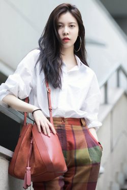 White Mid-Length Shirt for Women - Celebrity Style Summer Loose Plus-Size Top in Solid Color, Trendy Niche Fashion