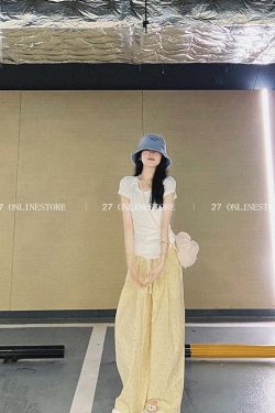 White U-Neck Irregular Short Sleeve T-Shirt and Polka Dot Wide-Leg Casual Pants Two-Piece Set - Y2K Lazy Style Outfit