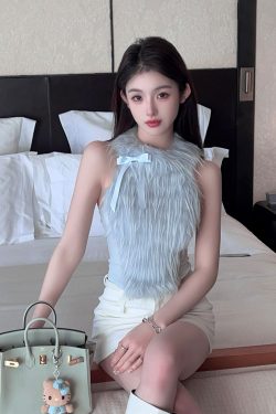 Winter Bowknot Faux Fur Neck Hanging Vest - Women's Backless Knitted Top for Eco-friendly Fashion