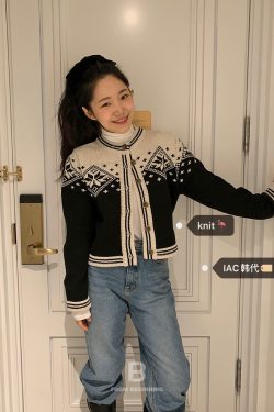Winter Christmas Snowflake Color Hook Flower Knitted Cardigan - Korean Style Cozy Layering Piece