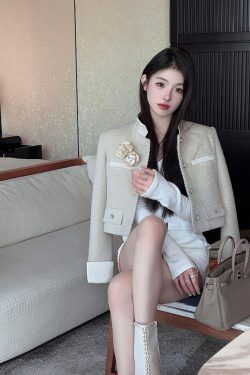 Winter Down Liner Short Woolen Coat for Women with Brooch - Cozy Layering Essential, Perfect for 90s and Y2K Styles