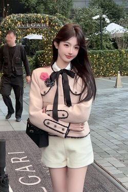 Winter High-Waisted White Woolen Shorts for Women, Thickened Hot Pants, Stylish Outerwear Booty Shorts