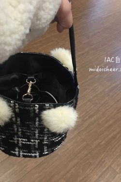 Winter Limited Edition Rabbit Fur Crossbody Bucket Bag - Woolen Handbag with Small Tail for Stylish Seasonal Fashion