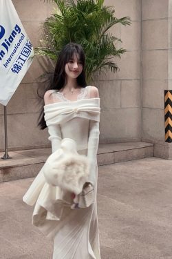 Winter Off-Shoulder Knitted Top Set with Lace Vest - Women's Trumpet Sleeve Two-Piece Outfit in White - Y2K Fashion Style