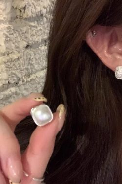 Women's Double-Sided Ear Clips and Studs - High-End Fashion Earrings for a Chic Look