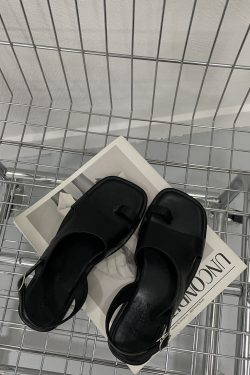 Women’s Flat Toe Post Sandals 2024 - Slimming Beach Roman Style for Skirts - Trendy Summer Footwear