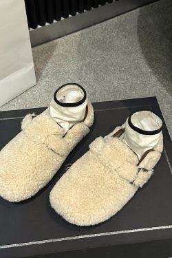 Women's Fluffy Lamb Wool Slippers for Autumn Winter 2024 - Warm Thickened Slip-On Flat Bottom Covered Toe Comfort