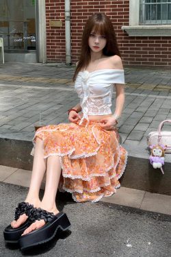 Women's French Floral Print A-Line Half Skirt with Lace Ruffle Design - Summer Slimming Short Skirt for Trendy Style