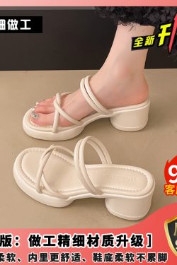 Women's French Retro High-Heeled Sandals - Chunky Heel Beach Flip-Flops for Summer 2025, Perfect with Skirts