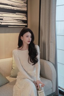 Women's Heavy Wool Knitted Shirt - Slim Fit Elegant Base Top in Feather Yarn Satin - Spring 2023 Fashion