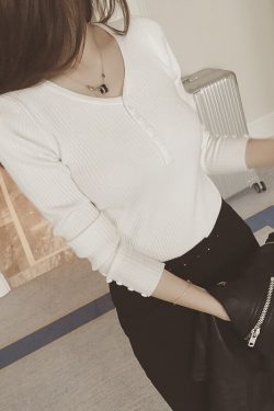 Women's Hong Kong Style V-Neck Button Top, Tight-Fitting Long Sleeve Sweater, Versatile Knitted Base Shirt for Autumn & Winter Fashion