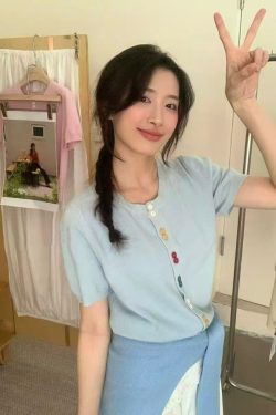 Women's Slim Fit Round Neck Short Sleeve Knitted Cardigan - Stylish Summer T-Shirt Top for a Youthful Look