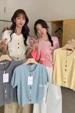 Women's Slim Fit Round Neck Short Sleeve Knitted Cardigan - Stylish Summer T-Shirt Top for a Youthful Look