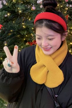 Women's Solid Color Scarf - Korean Style Warm Cute Neck Warmer for Winter 2024 in Green - Versatile Japanese Fashion Accessory